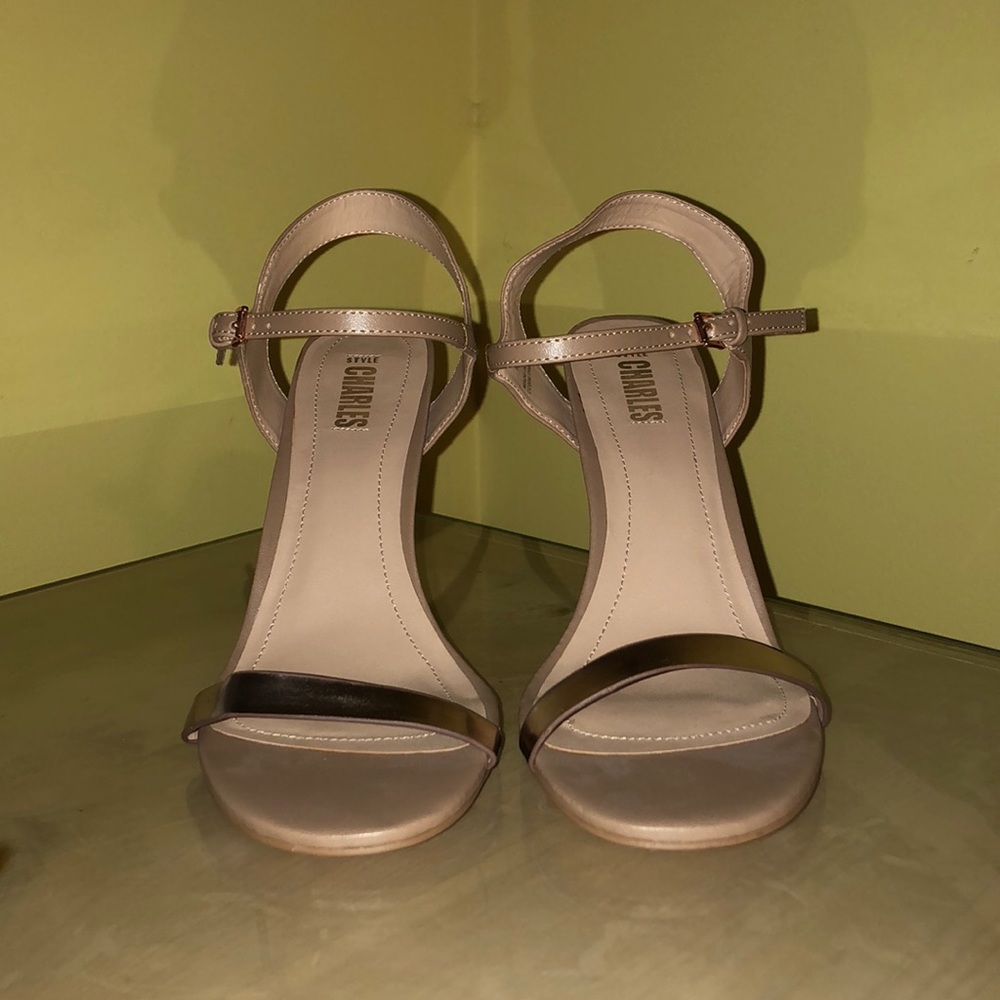 ❤️3 FOR $50❤️ NWOT 3inch Tan Heels with Gold Strap - Picture 2 of 6